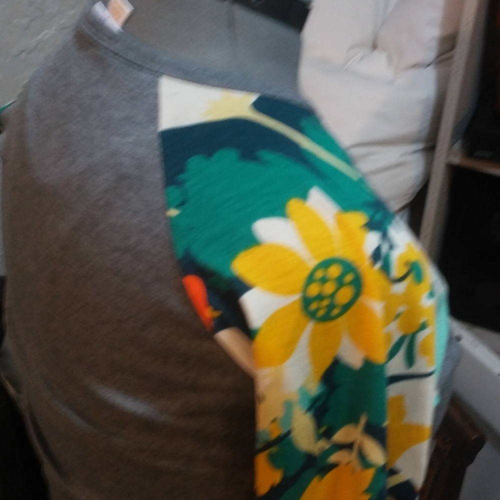 Lularoe Randy t-shirt - Picture 3 of 3